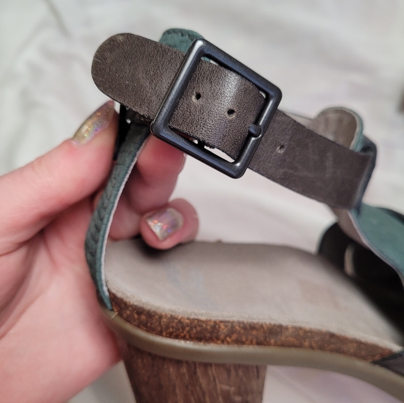 Dansko Dominque heels cross buckle strap sandals - Picture 7 of 16